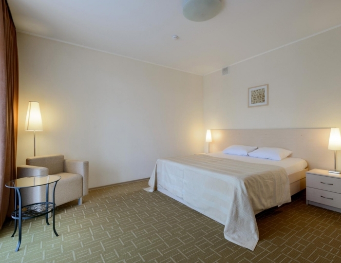 Номер полулюкс с 1 двуспальной кроватью (с пансионом) - Санаторий Crona Medical & SPA / Крона Спа-отель Бердск